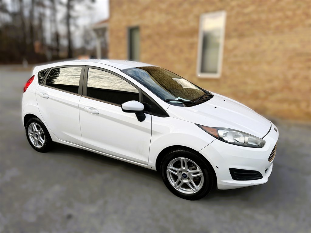 2017 Ford Fiesta SE's photo